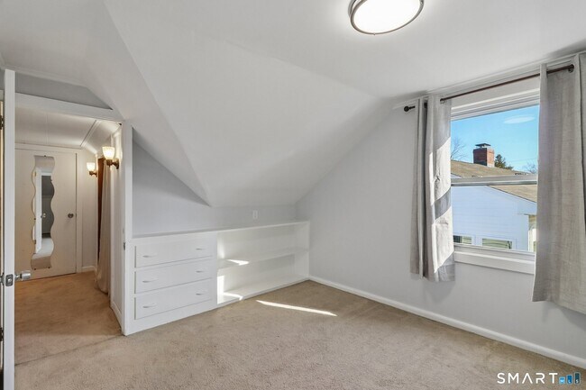 Building Photo - 27 Melrose Ave