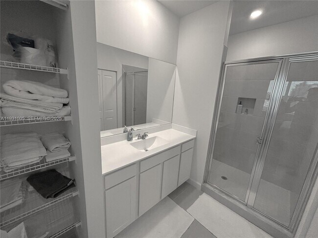 Building Photo - 345 SE Crossoak Ln