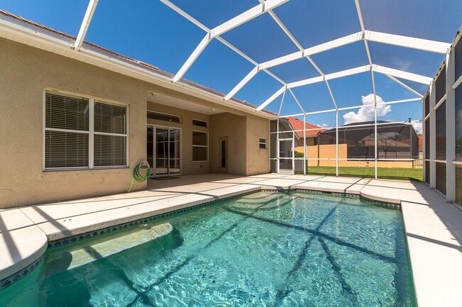 Building Photo - 4 Bed / 3 Bath Unfurnished Family Home wit...