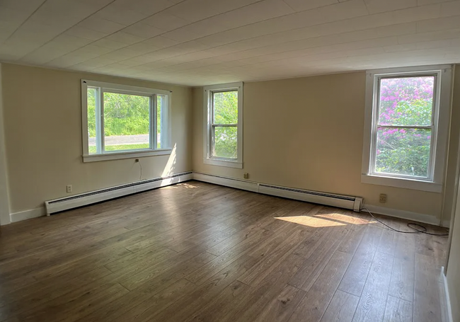 living room - 7 Woolerton St