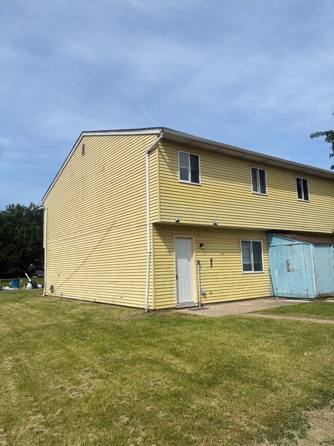 Building Photo - 1545 Fillmore Ave
