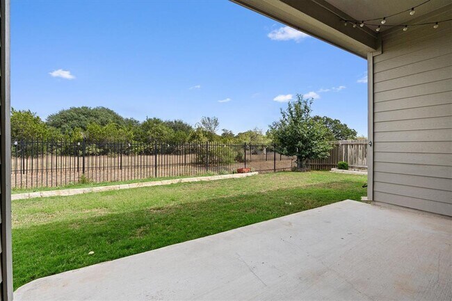 Building Photo - 4660 Katherine Dr