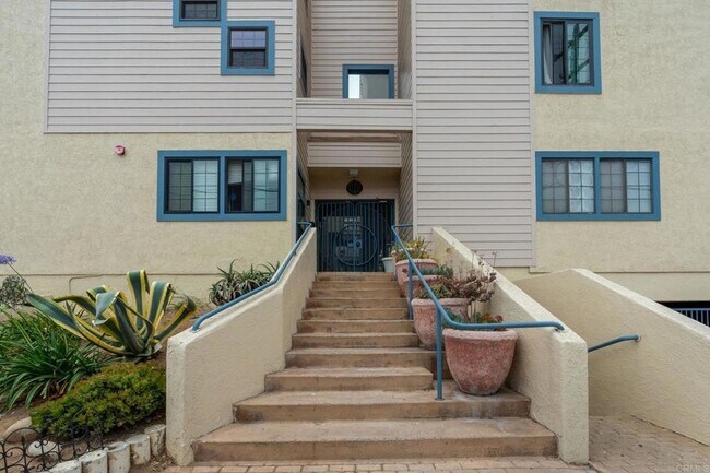 Building Photo - 270 Dahlia Ave
