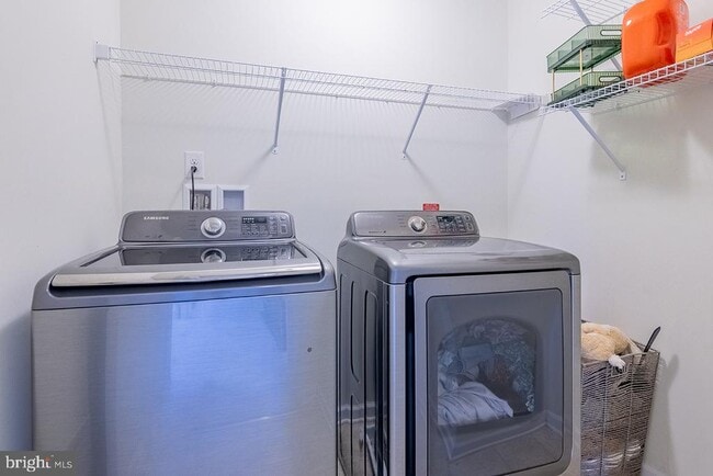 Building Photo - 43376 Town Gate Square