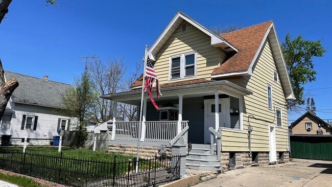 Primary Photo - 1519 Vinal St