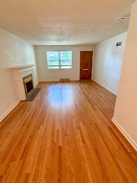 Building Photo - 715 Kirkshire Dr