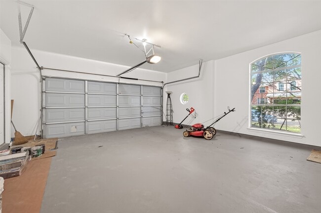 Building Photo - 1015 Longdraw Dr