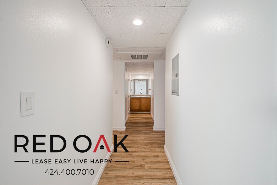 Building Photo - 326 S Westlake Ave