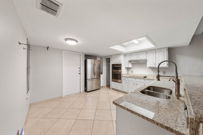 Building Photo - Stylish 3-Bed Home with Pool Access, Fenced Yard, and Garage — North Hills Village, San Antonio
