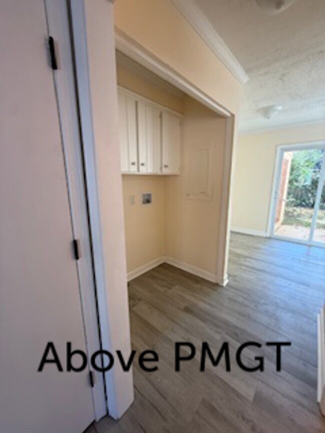 Building Photo - E Blackstock Rd-11