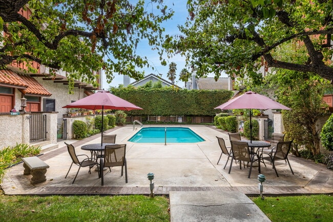 Building Photo - 2450 E Del Mar Blvd