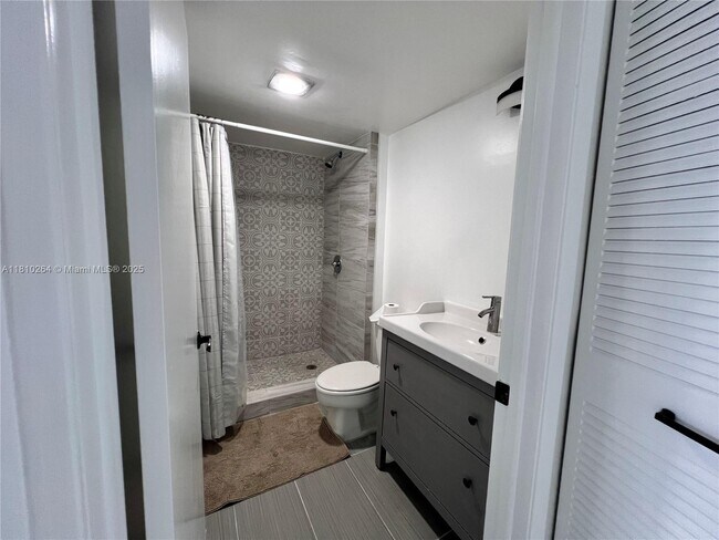 Building Photo - 20515 E Country Club Dr