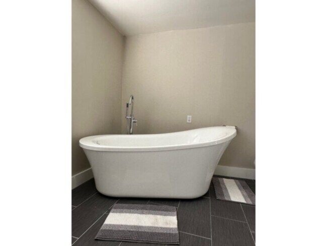 Building Photo - 16600 E Arapahoe Rd