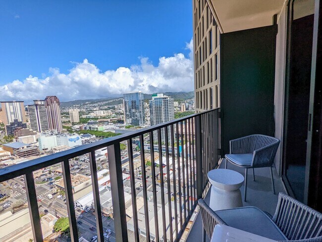 Building Photo - New Fully Furnished High Floor luxurious S...