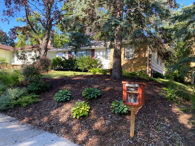 Building Photo - Charming NE Ranch w/ Two Car Garage