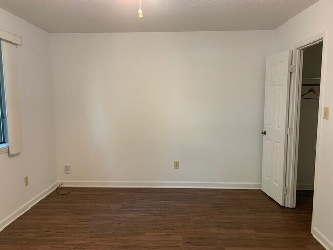 Building Photo - 4716-4718 #7