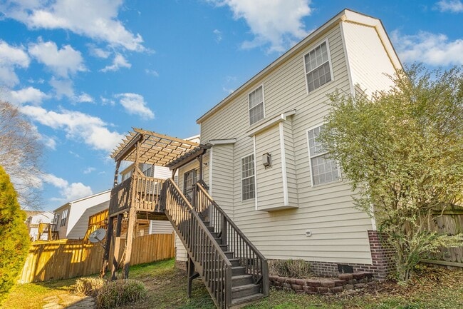 Building Photo - Adorable Home in Delta Ridge - NW Raleigh Just off Glenwood Avenue!