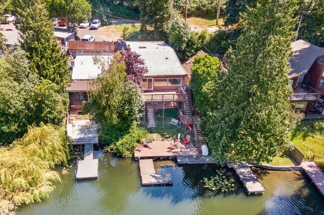 Building Photo - JENSEN DUPLEX