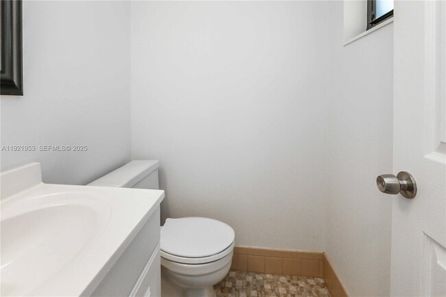 Building Photo - 1225 West Ave