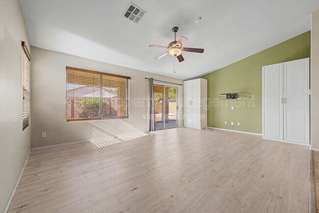 Building Photo - 6508 W Hilton Ave