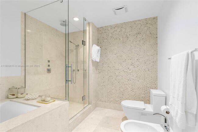 Building Photo - 17121 Collins Ave