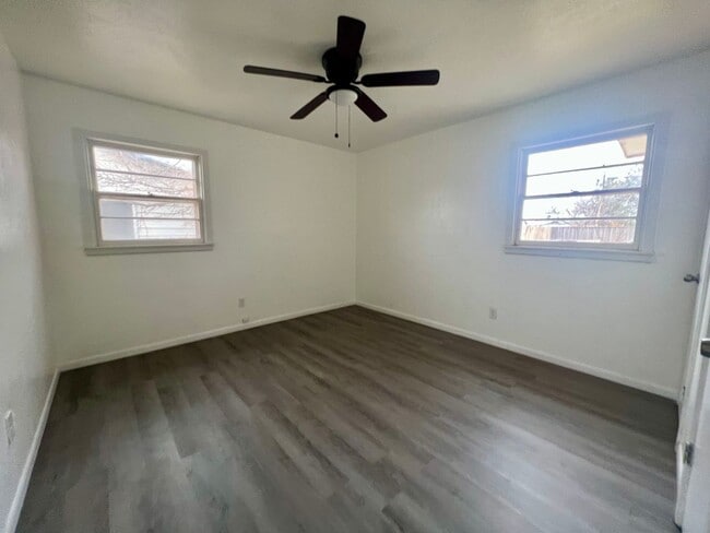 Building Photo - Charming 3 Bedroom Home in Brownfield!