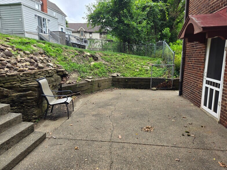 Back Patio - 523 Castle Shannon Blvd