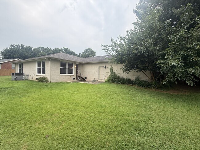 Building Photo - 304 Bellingrath Dr SW
