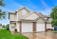 Building Photo - Beautiful 3 bedrooms and 2.5 baths with vanity in ALL ELECTRIC townhome in Blue Springs, MO
