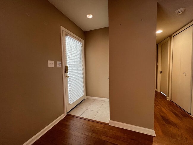 Building Photo - Audubon Park 2/2 Corner Unit Villa with La...