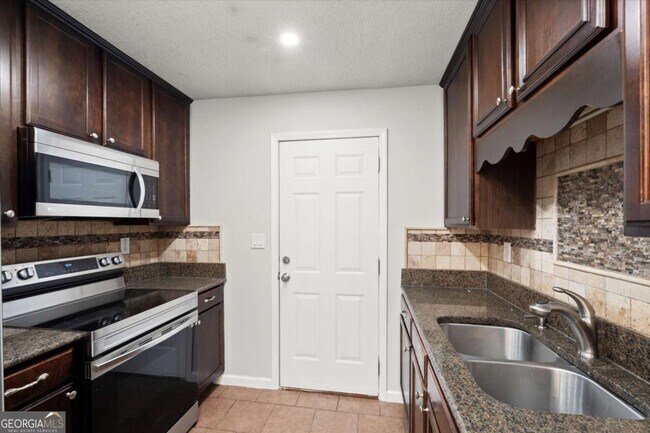 Building Photo - 2172 Park Terrace