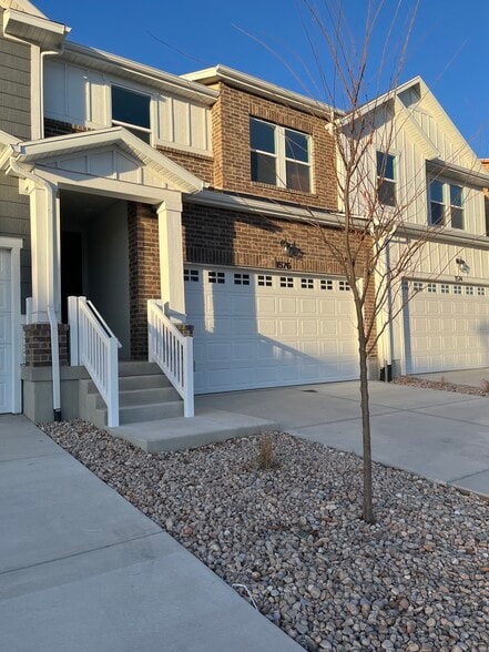 Primary Photo - 1576 W Banner Dr