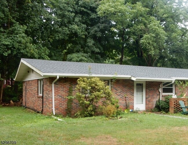 Building Photo - 5 Valley Dr