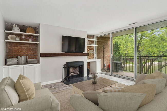 Building Photo - 1601 Fairway Dr