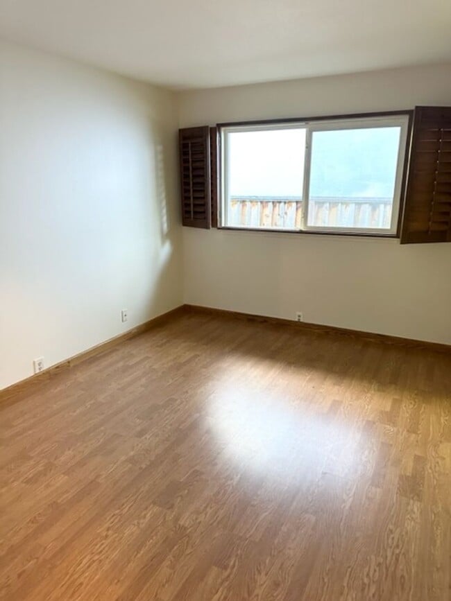 Building Photo - Pleasanton Single Story House 4 bed/2 bath, Downtown next to Amador Valley High! Great Location