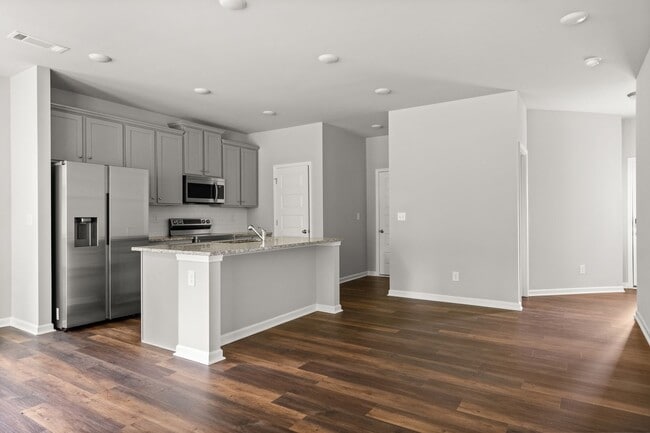 Building Photo - 4 bed / 2.5 bath in Gainesville! Retreat a...