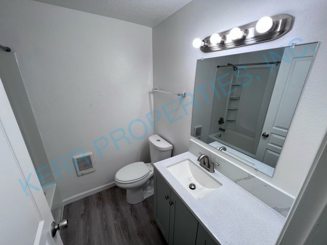 Building Photo - Charming 3-Bed, 2-Bath Retreat in Portland...