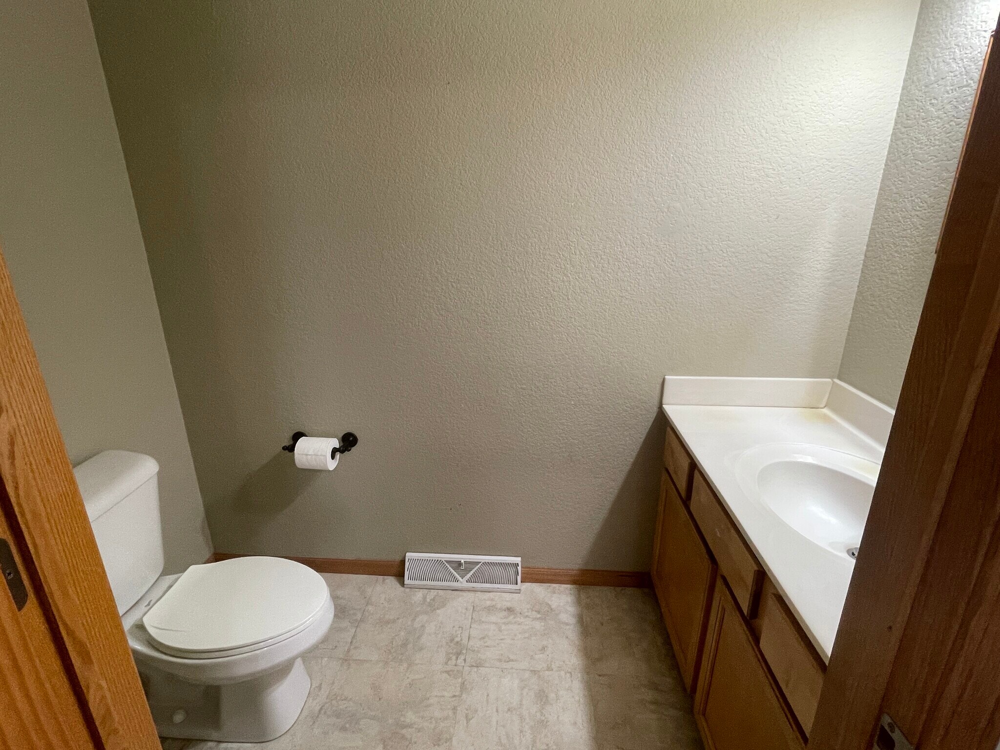 Main Floor Half Bath - 2916 Kentville Dr
