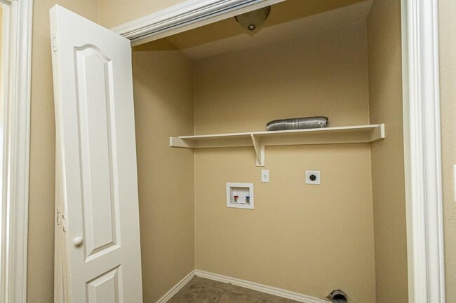 Building Photo - 5706 Montevista Dr