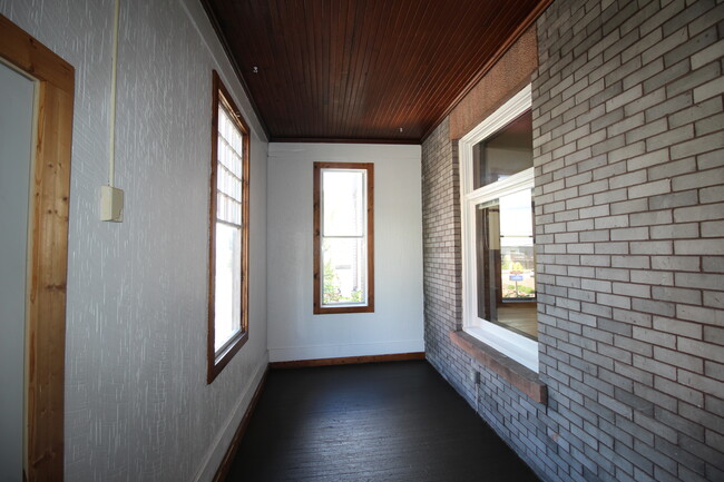 Enclosed front porch - 305 S 21st Ave E