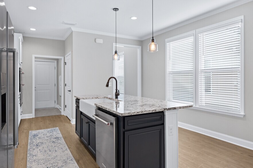 Building Photo - 686 Destiny Dr