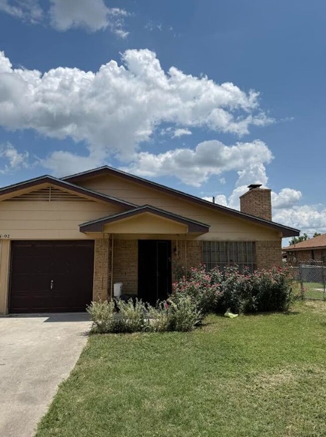 Building Photo - AVAILABLE NOW - (SECTION 8 ACCEPTED)