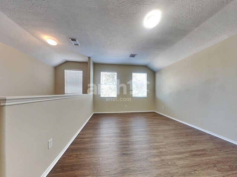 Building Photo - 9530 Belleclarie Ln