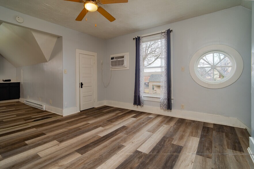 Building Photo - 328 Clinton St