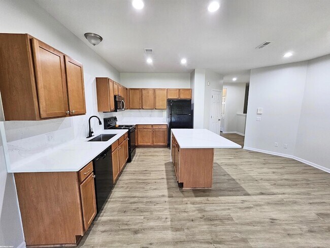 Building Photo - 7867 24 Mile Rd