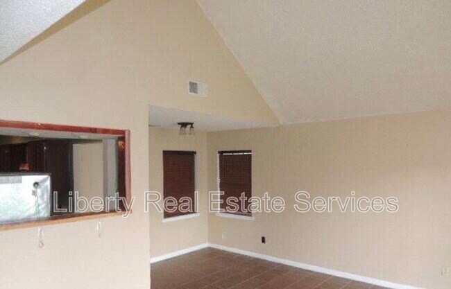 Building Photo - 925 Granger Dr