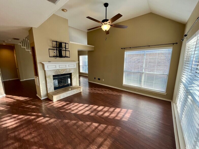 Building Photo - 5810 Spring Sq