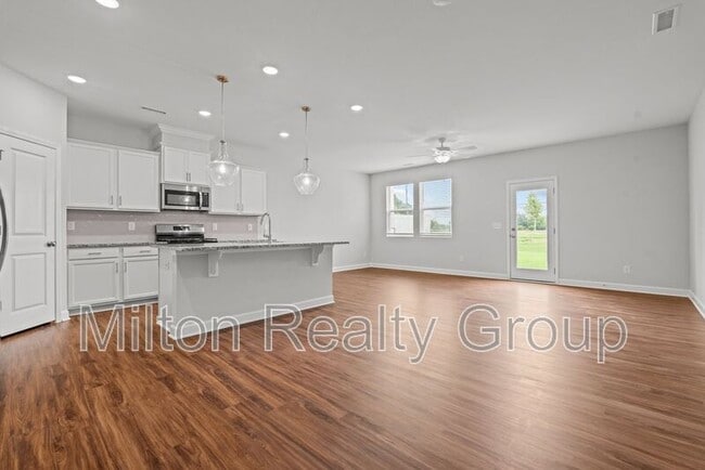 Building Photo - 45 Village Edge Dr