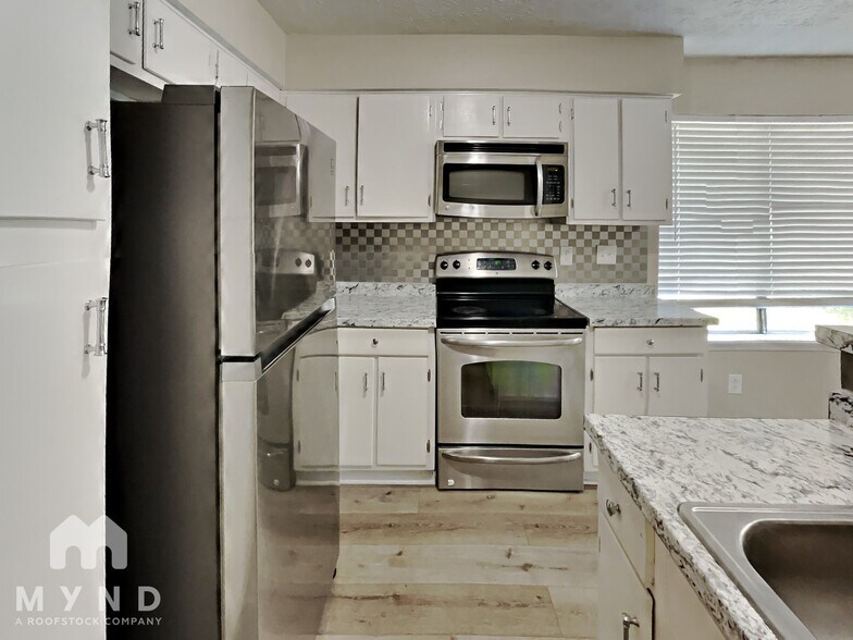 Building Photo - 8602 Creekwood Way
