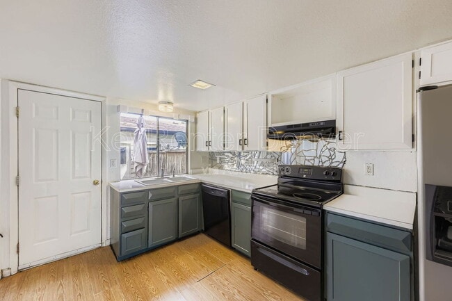 Primary Photo - 3502 S Kittredge St